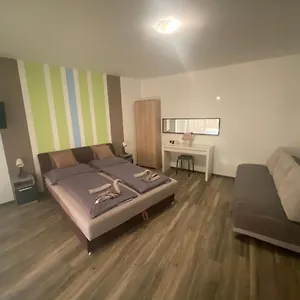 rezervați aici